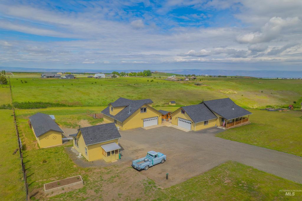 Photo of 35406 Galen Drive, Lewiston, ID 83501 (MLS # 98947481)