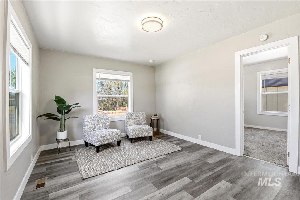 Photo of 103 S 16th Ave, Caldwell, ID 83605 (MLS # 98982309)