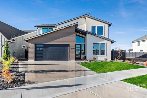 7739 W Daybreak Run Ct Meridian ID 83646