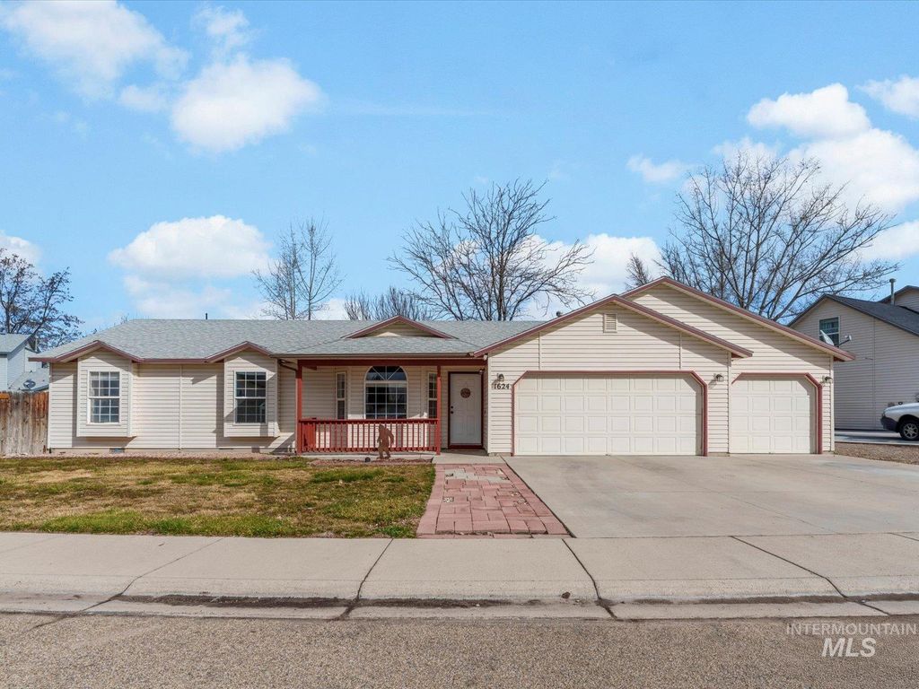 Photo of 1624 W Hawaii Ave, Nampa, ID 83686 (MLS # 98975777)