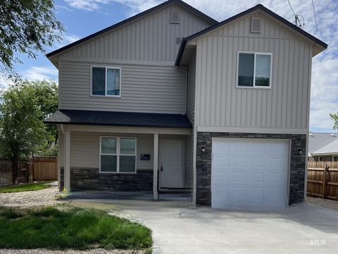 Photo of 1119 10th Ave So Ave, Nampa, ID 83651 (MLS # 98981372)