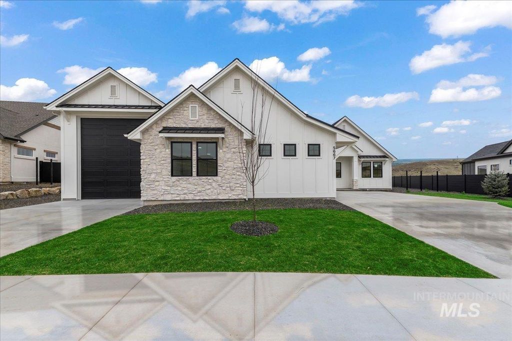 Photo of 5667 W Haughburn Dr, Eagle, ID 83616 (MLS # 98978575)