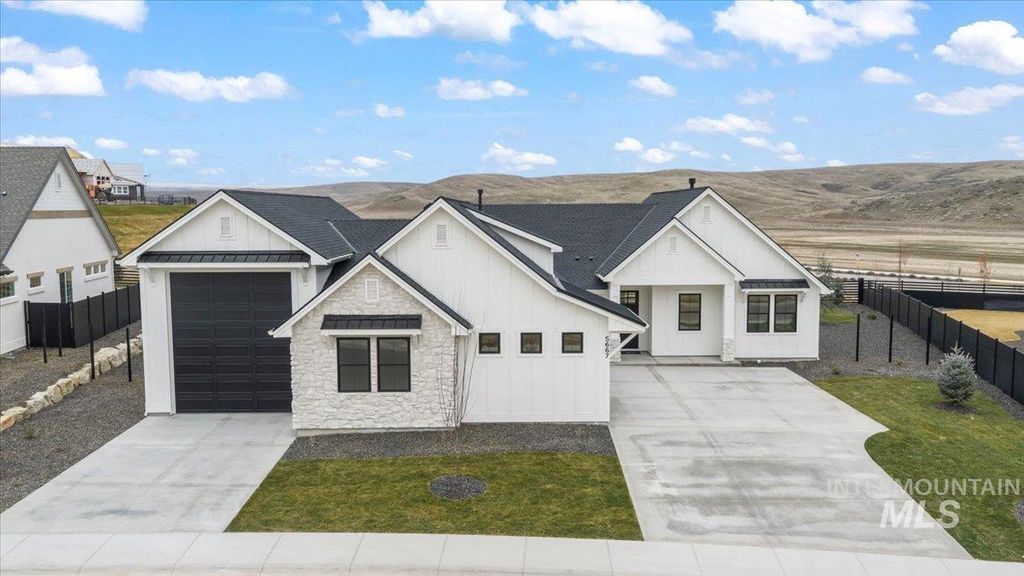 Photo of 5667 W Haughburn Dr, Eagle, ID 83616 (MLS # 98978575)