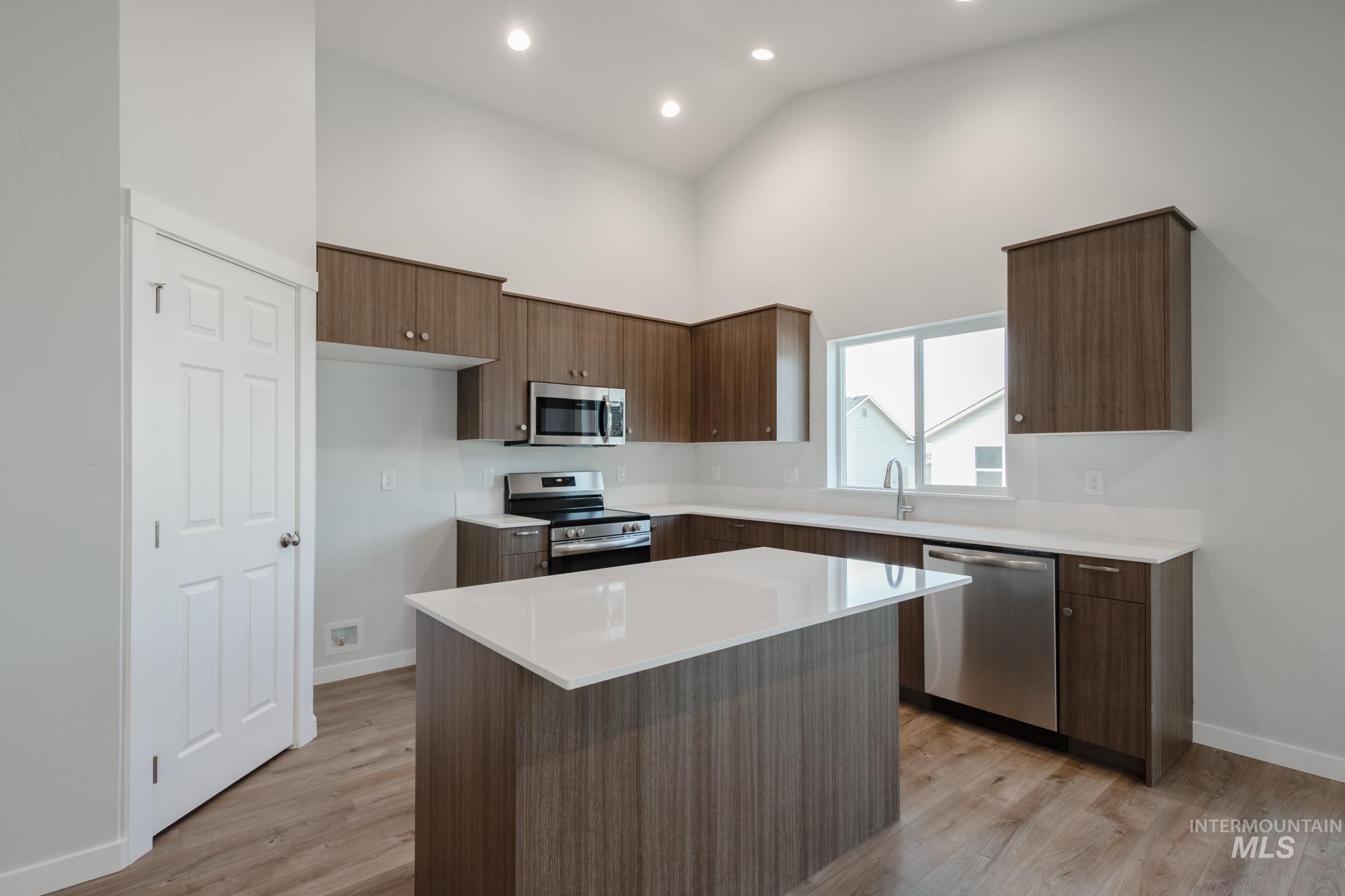 18495 N Monkshood Ave