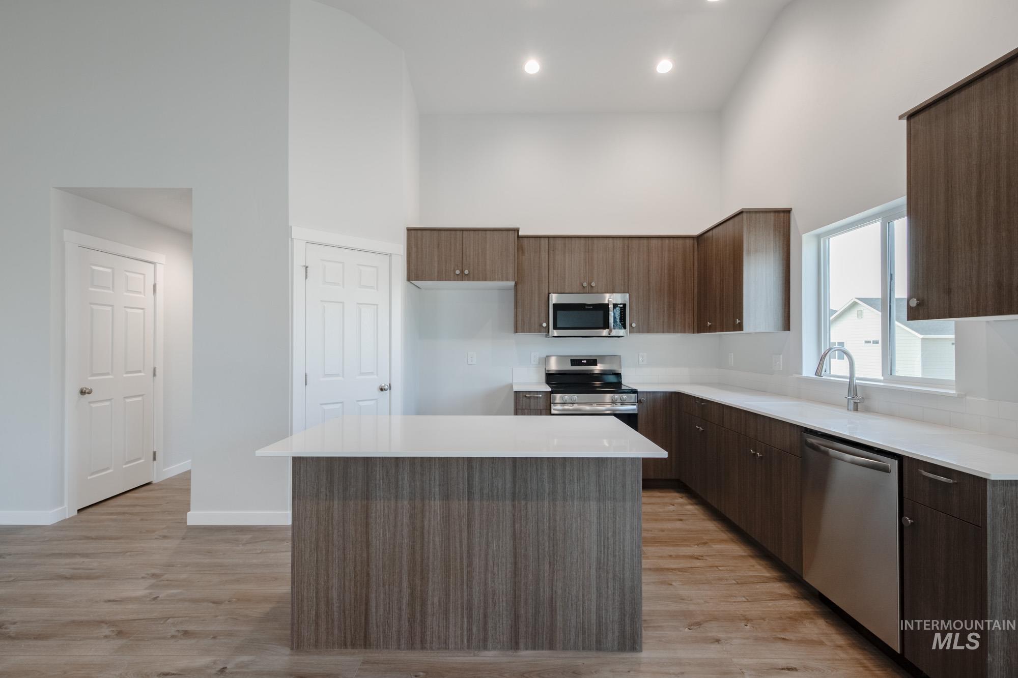 18495 N Monkshood Ave