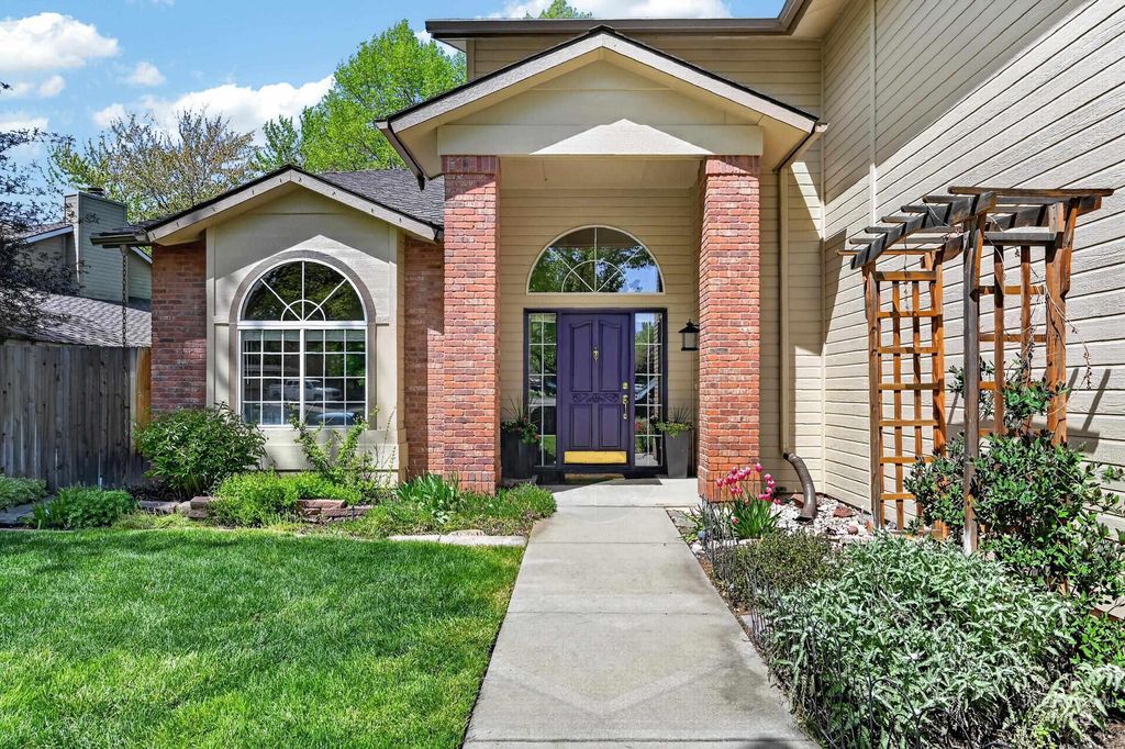 Photo of 3425 N Sawgrass Way, Boise, ID 83704 (MLS # 98983514)