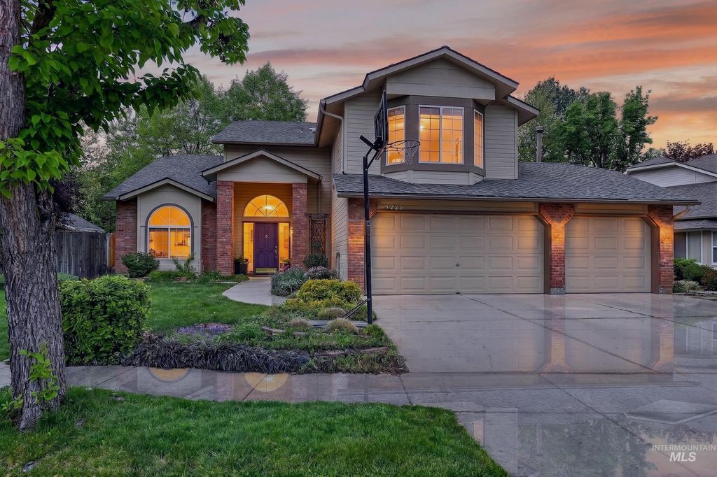 Photo of 3425 N Sawgrass Way, Boise, ID 83704 (MLS # 98983514)