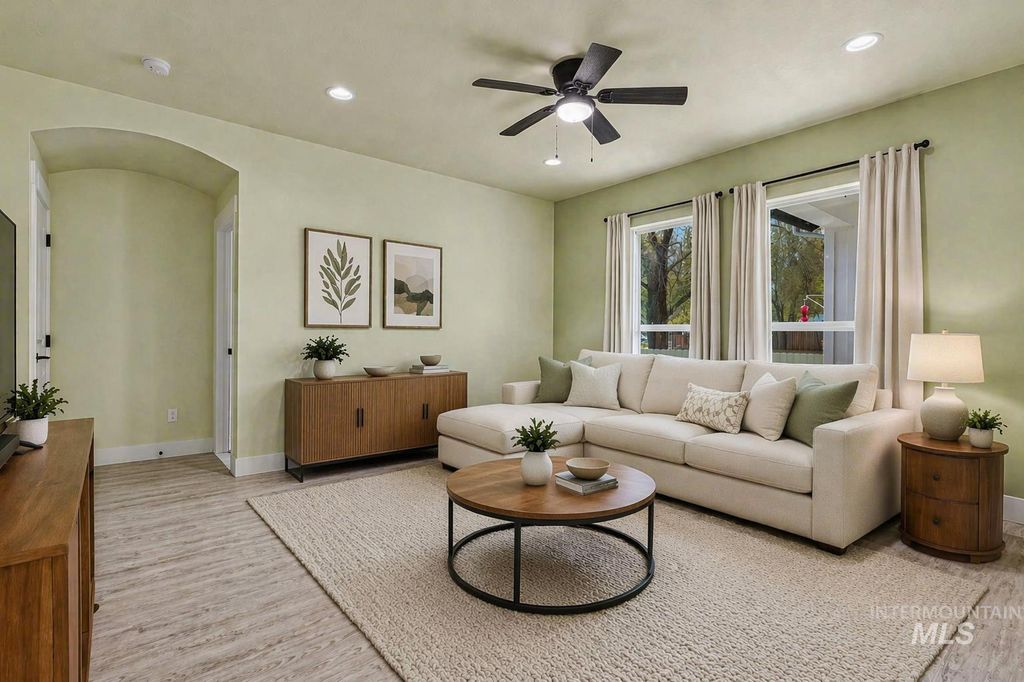 Photo of 214 Union Pacific Circle, Homedale, ID 83628 (MLS # 98982690)