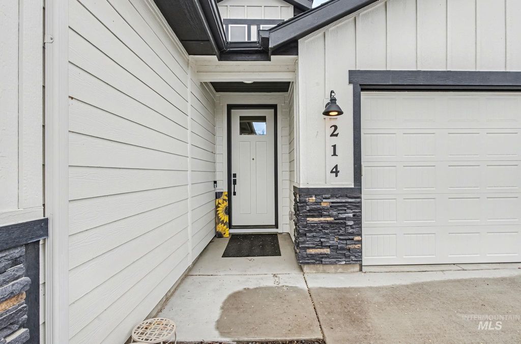 Photo of 214 Union Pacific Circle, Homedale, ID 83628 (MLS # 98982690)