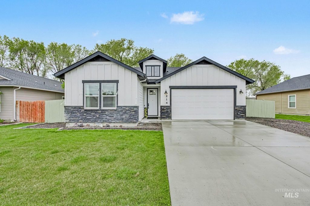 Photo of 214 Union Pacific Circle, Homedale, ID 83628 (MLS # 98982690)