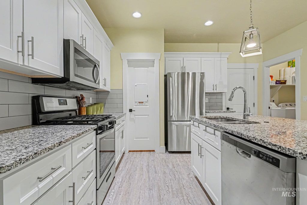 Photo of 214 Union Pacific Circle, Homedale, ID 83628 (MLS # 98982690)