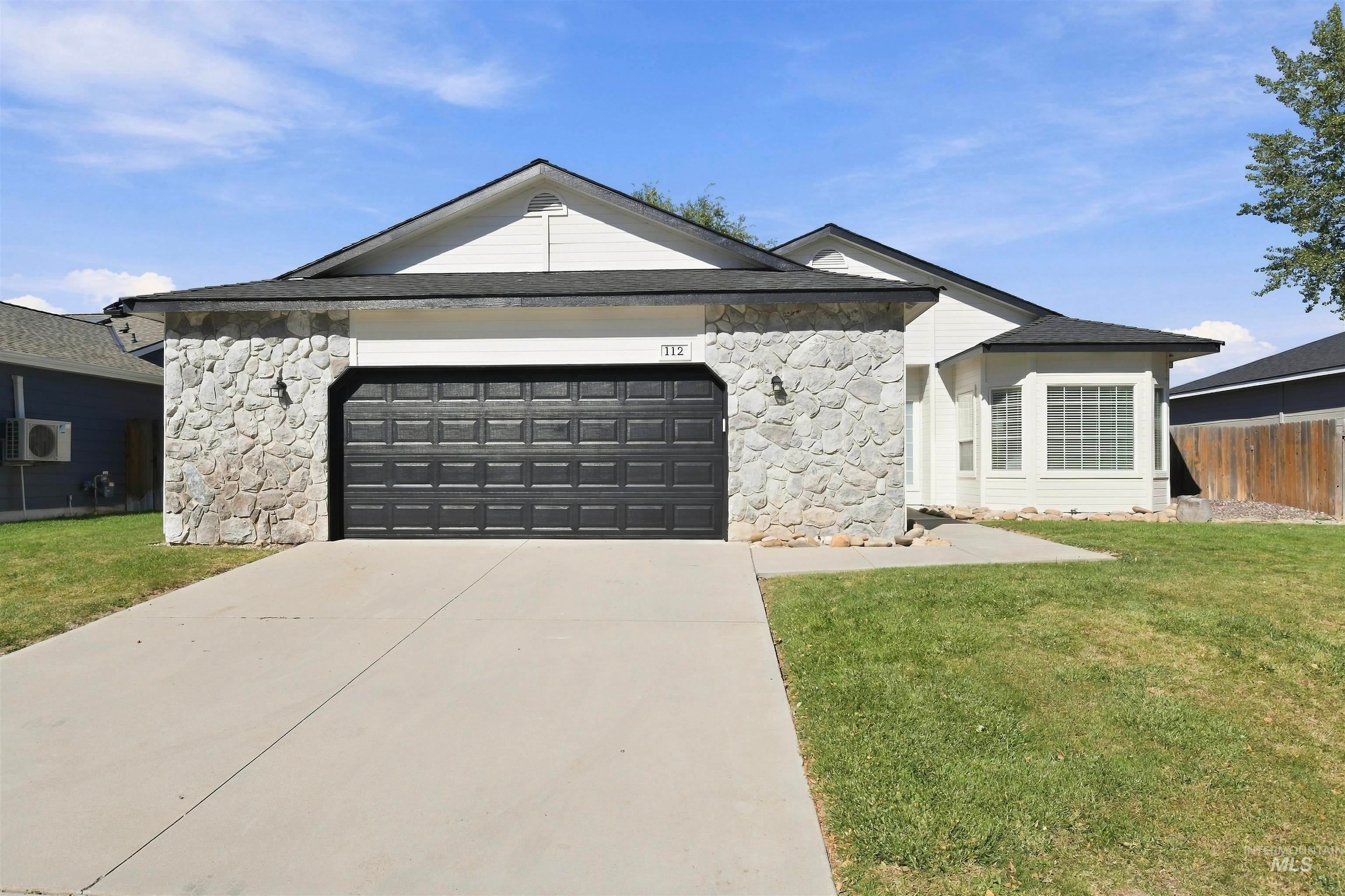 112 W Davenport Dr