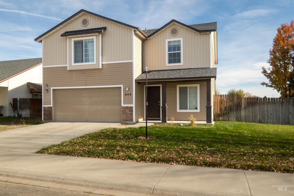 Photo of 880 SW Independence, Mountain Home, ID 83647 (MLS # 98967243)