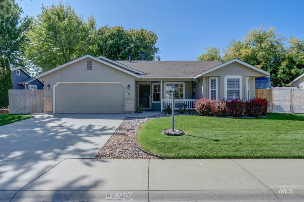 Photo of 985 W Greenhead St, Meridian, ID 83642 (MLS # 99000679)