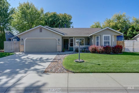 Photo of 985 W Greenhead St, Meridian, ID 83642 (MLS # 99000679)