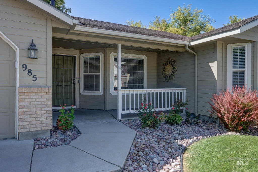 Photo of 985 W Greenhead St, Meridian, ID 83642 (MLS # 99000679)