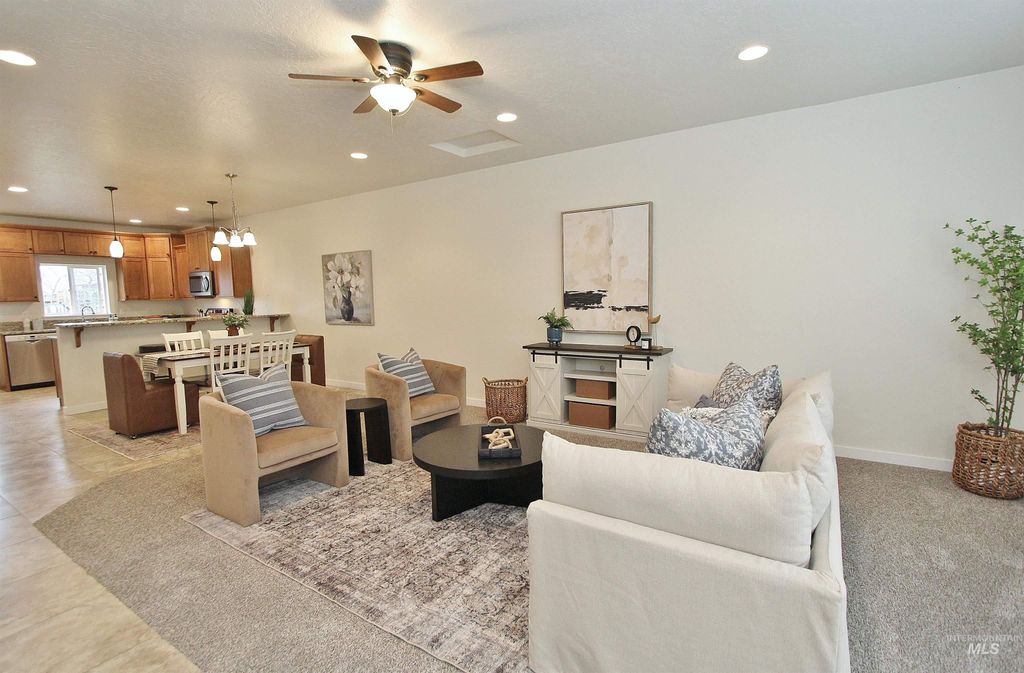 Photo of 844 W Rollins St, Boise, ID 83706 (MLS # 98978103)