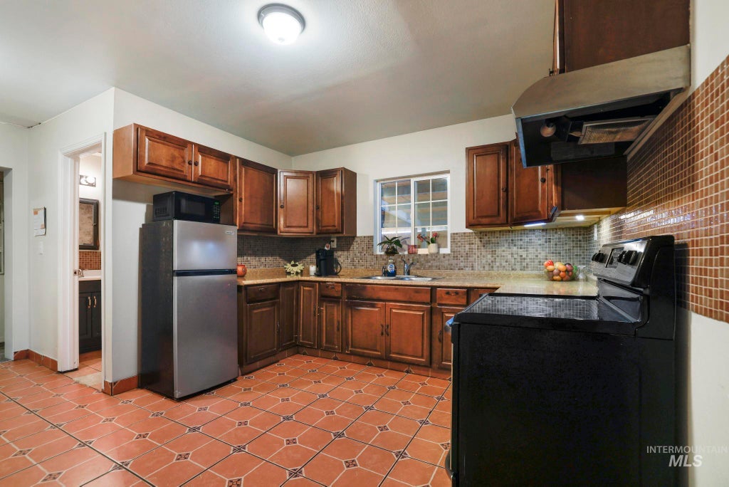 Photo of 230 2nd St, Hazelton, ID 83335 (MLS # 98999898)