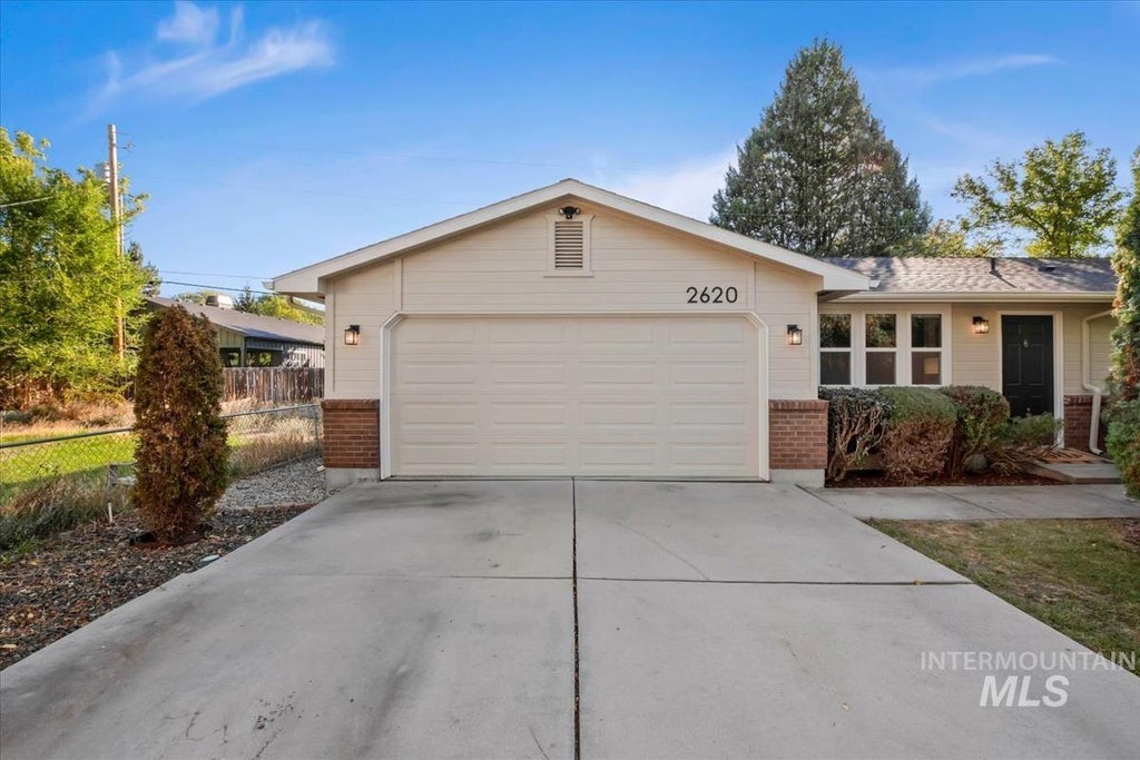 Photo of 2620 N Arthur St, Boise, ID 83703 (MLS # 99003338)