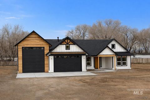 Photo of 5540 SE Greenwood Ave, Mountain Home, ID 83647 (MLS # 98969945)