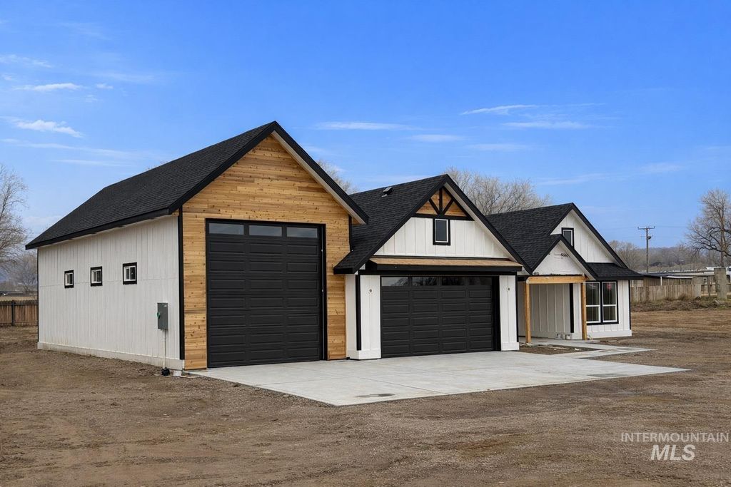 Photo of 5540 SE Greenwood Ave, Mountain Home, ID 83647 (MLS # 98969945)