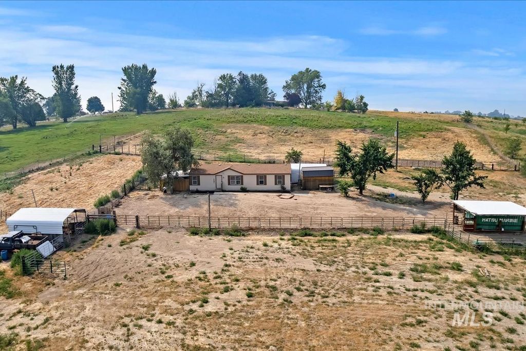Photo of 1429 Echo Ave, Parma, ID 83660 (MLS # 98994279)