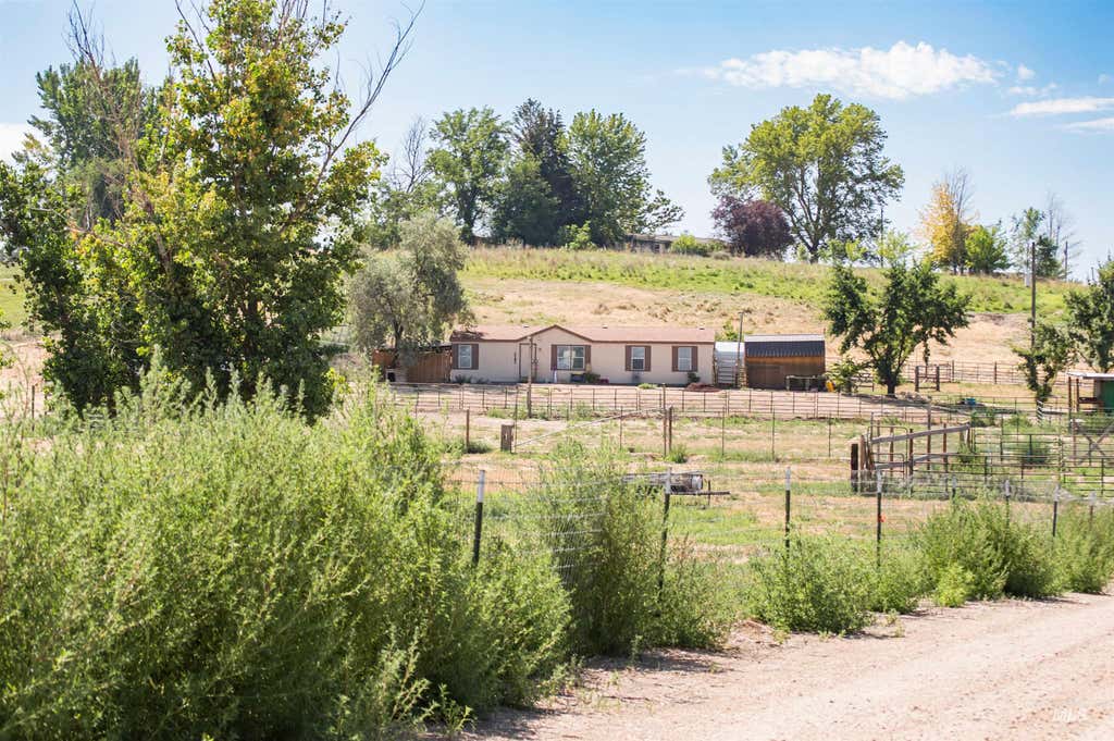 Photo of 1429 Echo Ave, Parma, ID 83660 (MLS # 98994279)