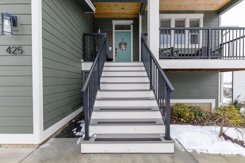 Photo of 425 Southview Ave, Moscow, ID 83843 (MLS # 98975769)