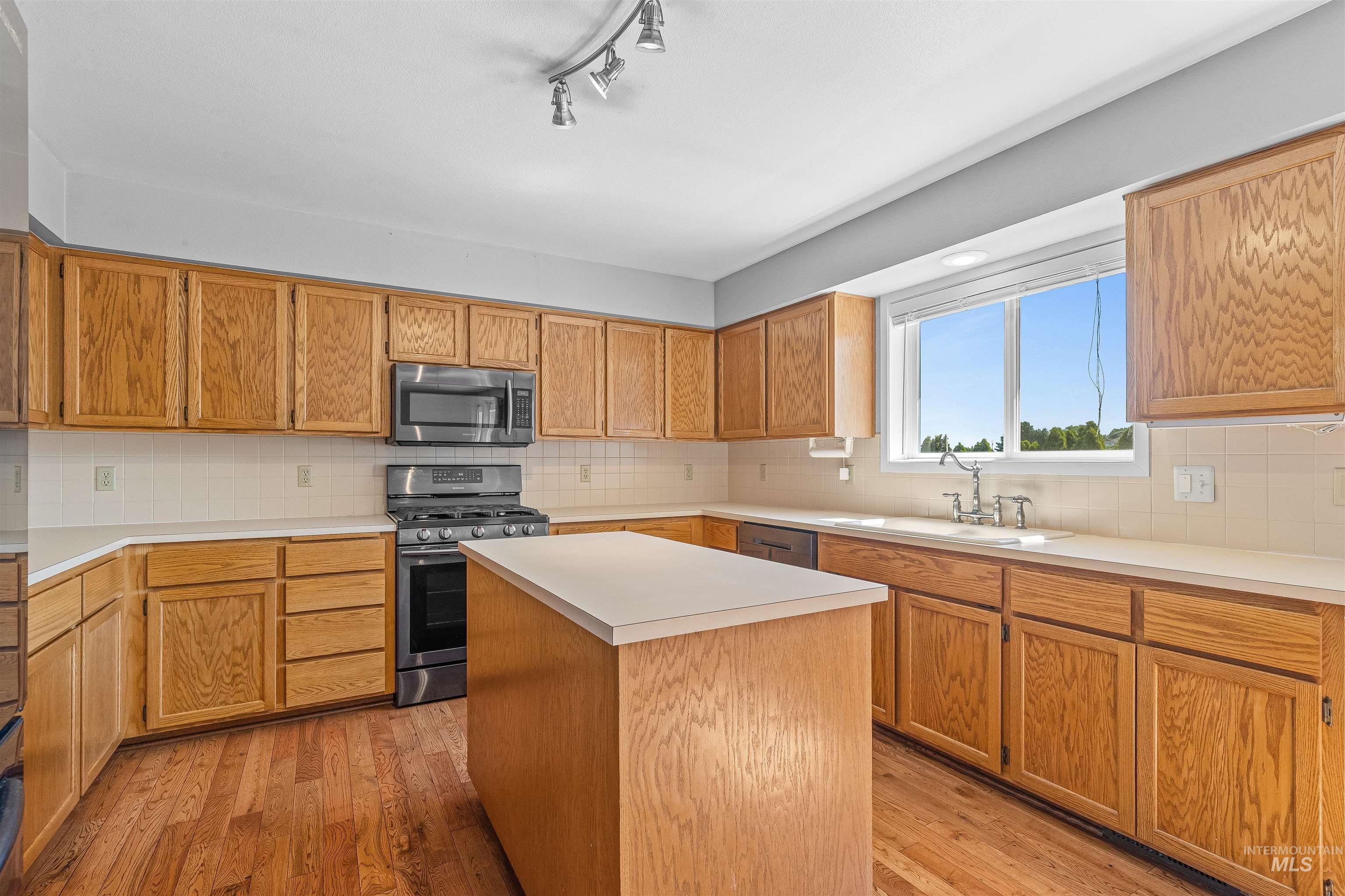 2901 Knollcrest Drive