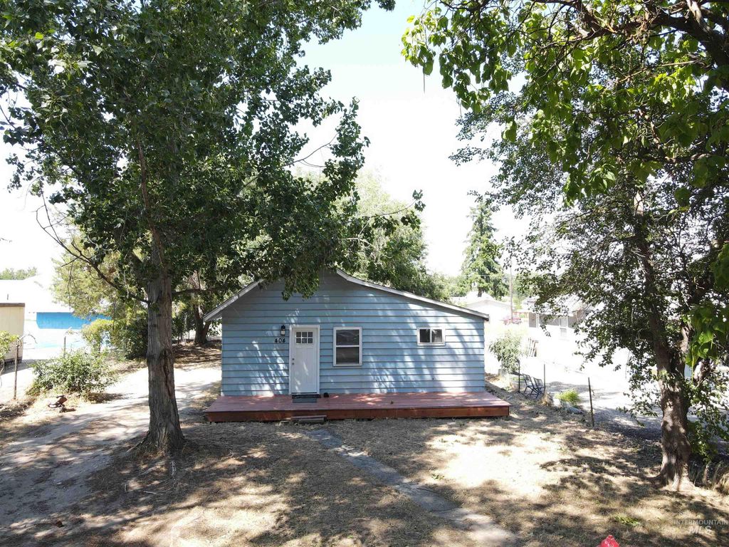 Photo of 404 E 6th St, Emmett, ID 83617 (MLS # 98957471)