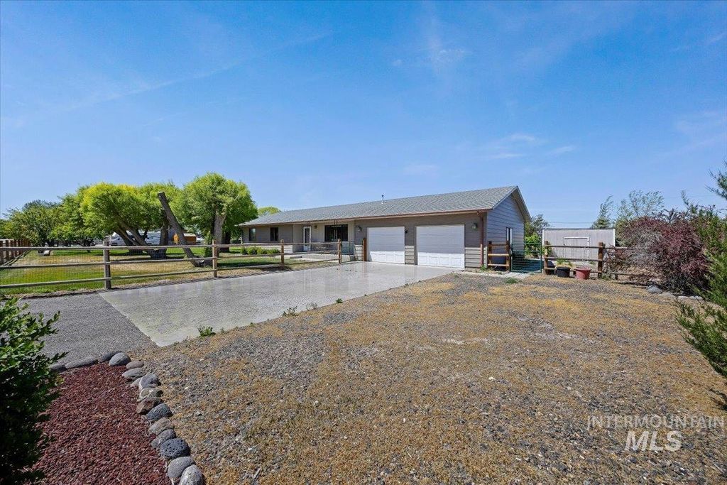 Photo of 1030 Clear Creek Drive, Buhl, ID 83316 (MLS # 98986650)