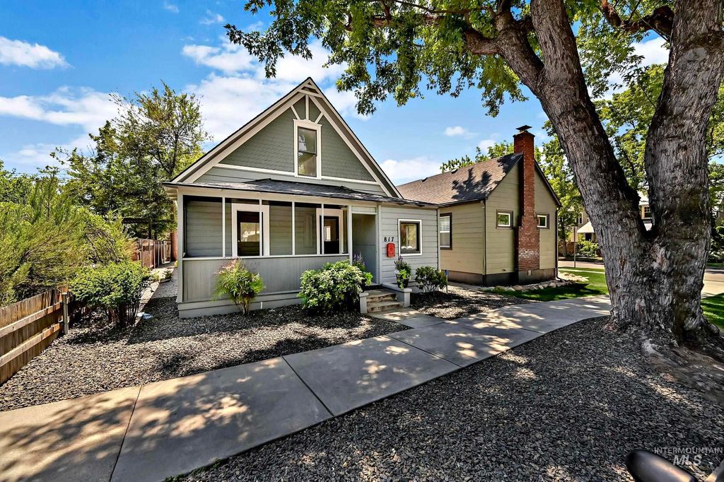 Photo of 817 W Thatcher Street, Boise, ID 83702 (MLS # 98990657)