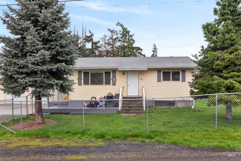 Photo of 247 N Beech St, Genesee, ID 83832 (MLS # 98983790)