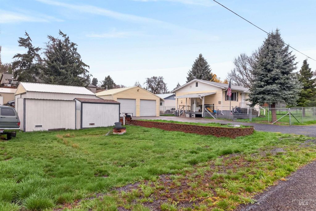 Photo of 247 N Beech St, Genesee, ID 83832 (MLS # 98983790)