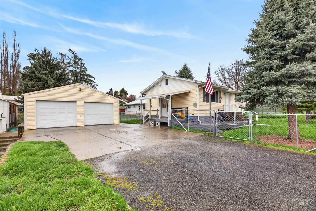 Photo of 247 N Beech St, Genesee, ID 83832 (MLS # 98983790)