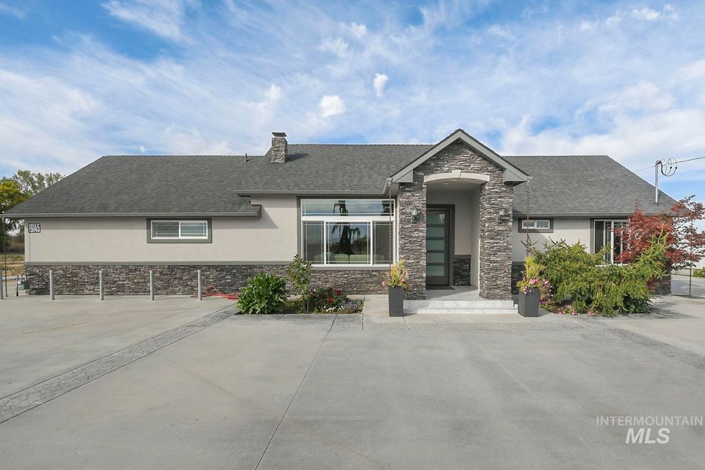 Photo of 19145 N Franklin Blvd, Nampa, ID 83687 (MLS # 98964932)