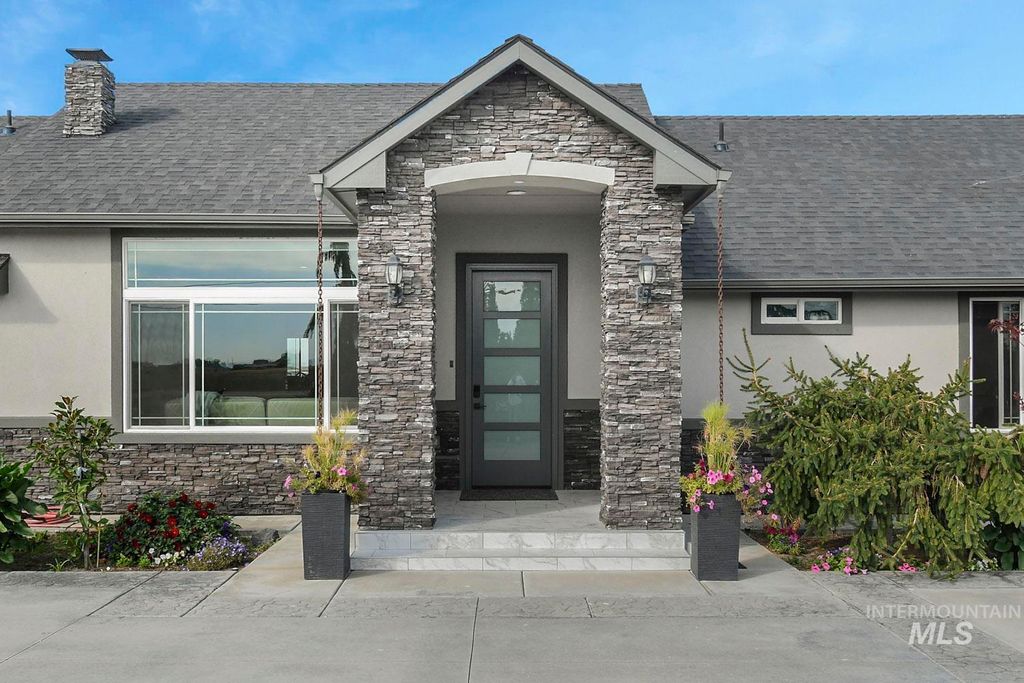 Photo of 19145 N Franklin Blvd, Nampa, ID 83687 (MLS # 98964932)