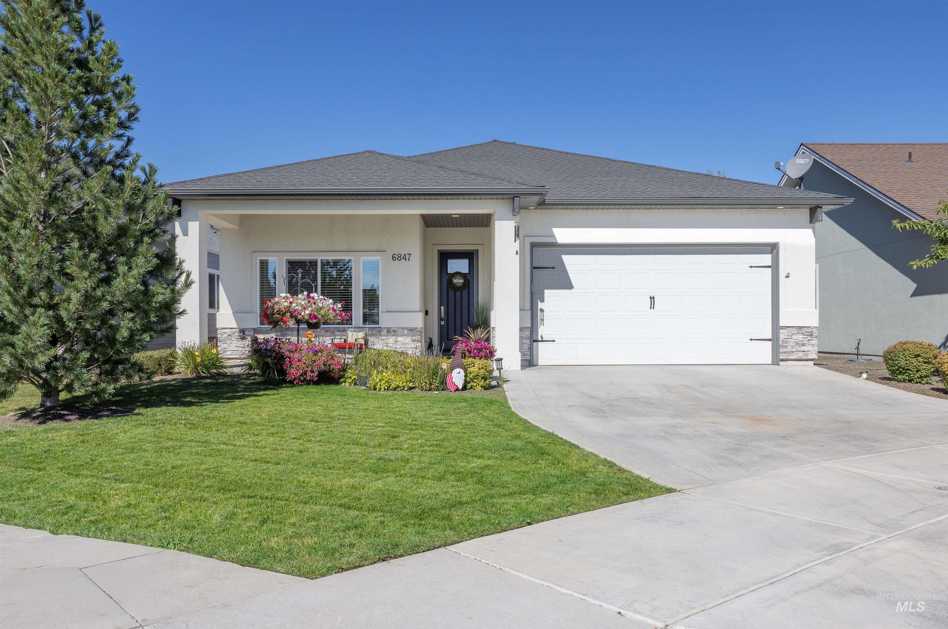 6847 N Cathedral Lane