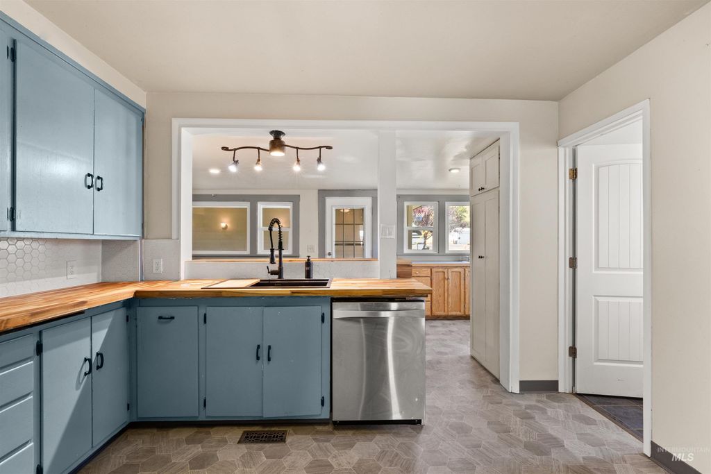 Photo of 410 High Street, Pomeroy, WA 99347 (MLS # 98965439)