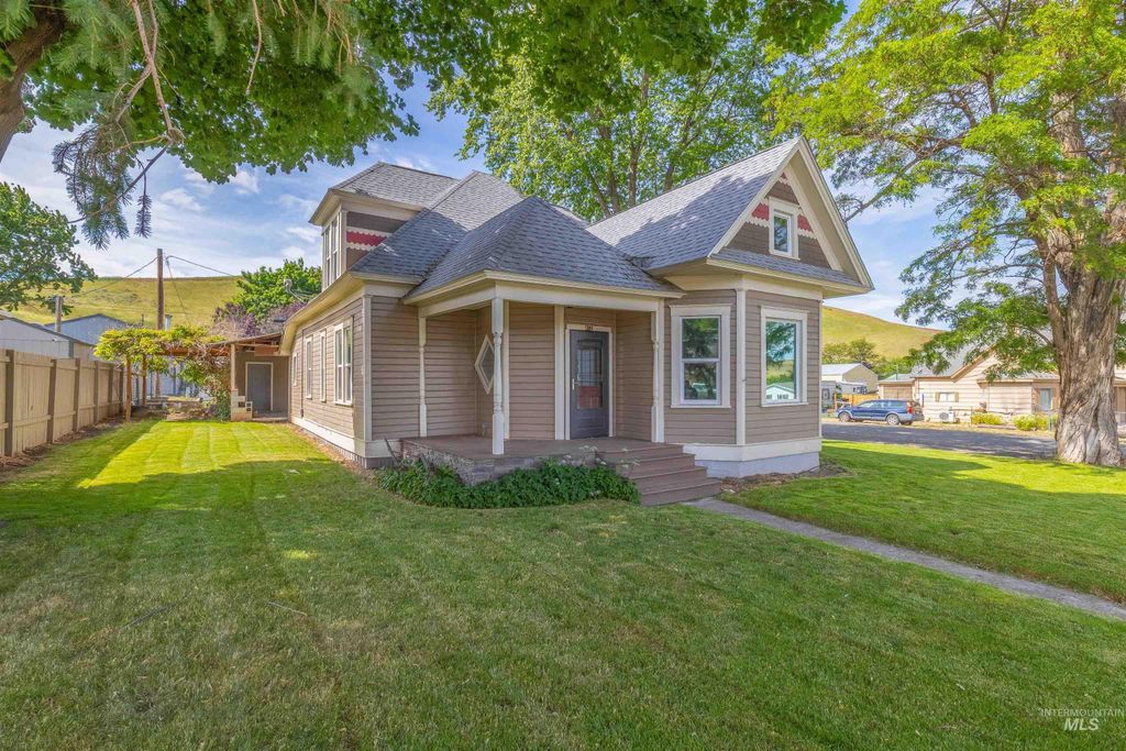 Photo of 410 High Street, Pomeroy, WA 99347 (MLS # 98965439)