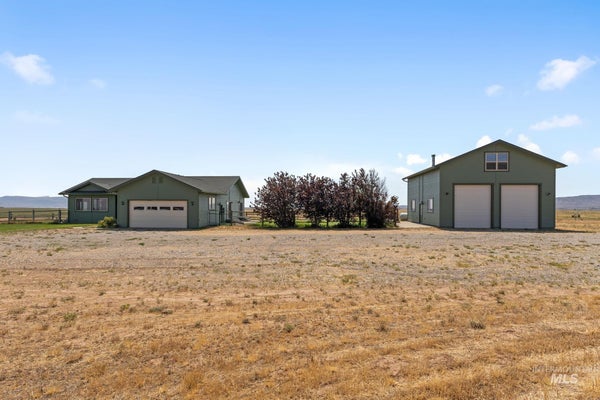 951 W MAGIC RD, SHOSHONE, ID 83352 - Image 2d45f5eeff190404e1706bf8dfd60dae/404118126