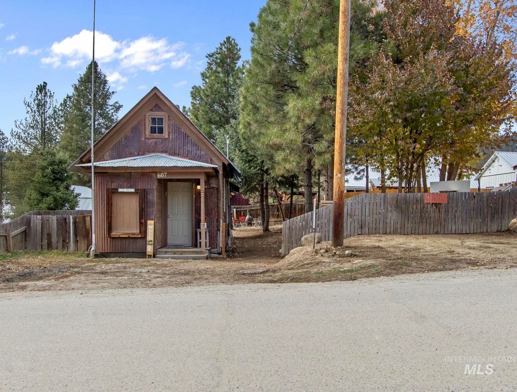 Photo of 607 Main Street, Idaho City, ID 83631 (MLS # 98965737)