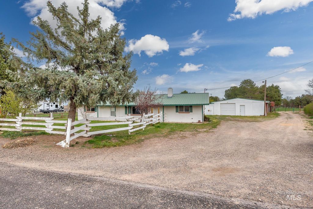 Photo of 4484 Community Rd, Ontario, OR 97914 (MLS # 98980138)