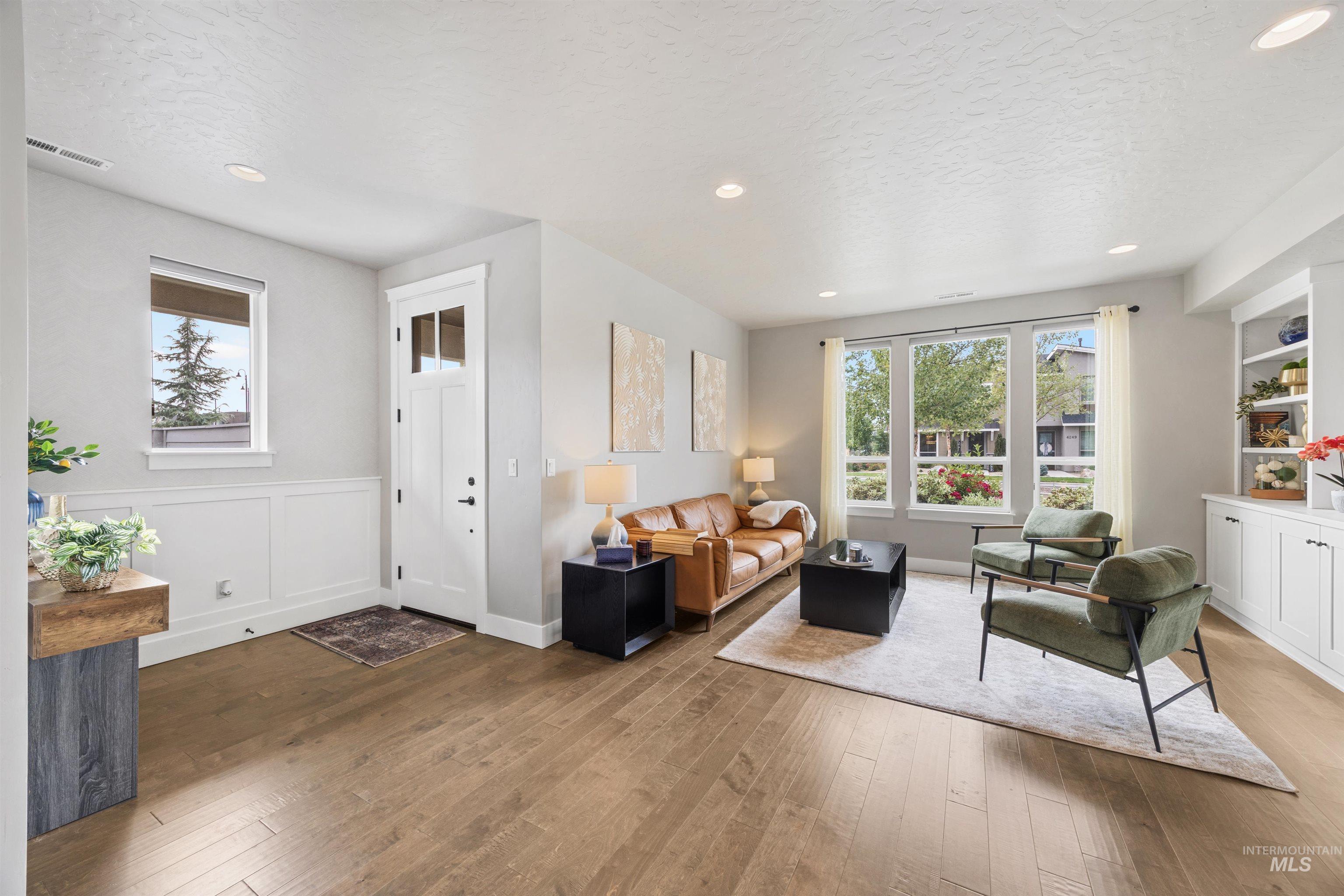 4252 E Parkcenter Blvd