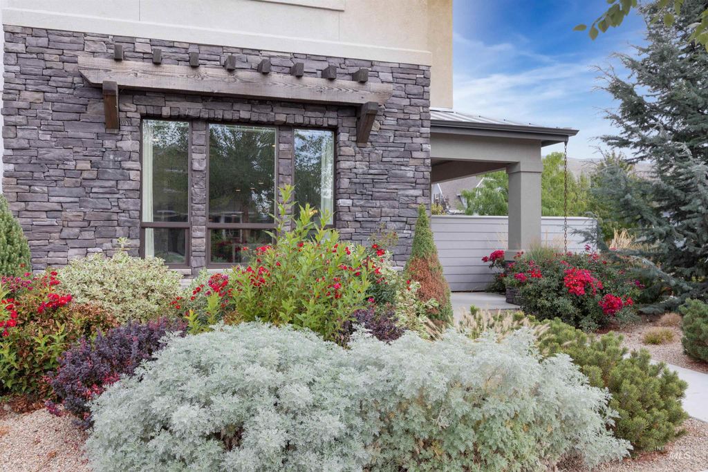 Photo of 4252 E Parkcenter Blvd, Boise, ID 83716 (MLS # 98980620)