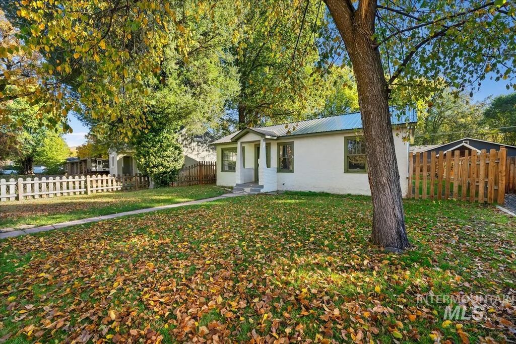 Photo of 1916 N 28th St, Boise, ID 83703 (MLS # 98966814)