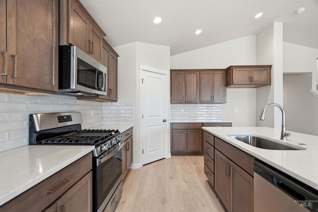 Photo of 4321 Dawnstar Ave, Caldwell, ID 83607 (MLS # 98993102)