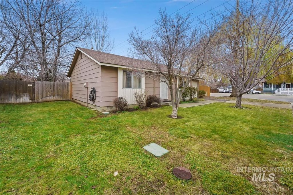 Photo of 3199 N Cribbens Ave, Boise, ID 83713 (MLS # 98969435)