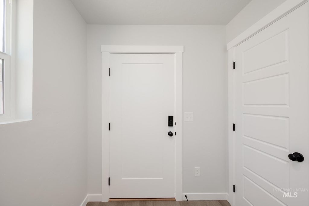 Photo of 872 N Mirror Creek Way, Meridian, ID 83642 (MLS # 98965846)