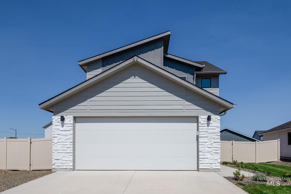 Photo of 872 N Mirror Creek Way, Meridian, ID 83642 (MLS # 98965846)